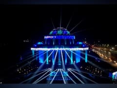 New Year Celebrations : मुंबई, ठाण्यासह उपनगरांमध्ये नवीन वर्षाचं रंगारंग स्वागत, रोषणाईनं सजले रस्ते अन् इमारती