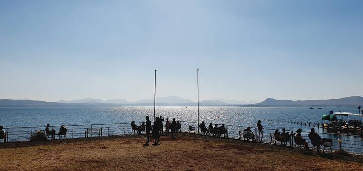 अवघे काही तास नवे वर्ष साजरे करण्यासाठी शिल्लक असून नाशिककरांनी बोट क्लबला पसंती दिली आहे.