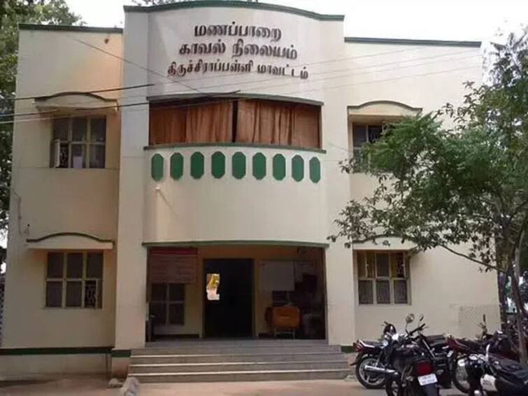 Manapparai 10th class girl physical abuse in youngster police enquiry Crime: 10ம் வகுப்பு மாணவியை மிரட்டி பாலியல் வன்கொடுமை; தலைமறைவான இளைஞரை தேடும் போலீஸ் - மணப்பாறையில் பரபரப்பு