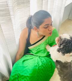 Eesha Rebba: ఆకుపచ్చ చీరలో అందాల చుక్కలా ఈషా రెబ్బా