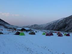 बर्फबारी देखने के शौकीन लोग, इन 6 जगहों पर जाने का बनाए प्लान, यादगार रहेगी ट्रिप