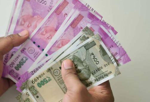 ਇਸ ਦੇ ਨਾਲ ਹੀ ਰਾਸ਼ਟਰੀ ਪੈਨਸ਼ਨ ਪ੍ਰਣਾਲੀ 'ਚ ਪੈਸੇ ਕਢਵਾਉਣ ਦੇ ਨਿਯਮਾਂ 'ਚ ਬਦਲਾਅ ਹੋਣ ਜਾ ਰਿਹਾ ਹੈ। ਹੁਣ ਇਸ 'ਚ ਤੁਹਾਨੂੰ ਆਨਲਾਈਨ ਅੰਸ਼ਿਕ ਕਢਵਾਉਣ ਦੀ ਸਹੂਲਤ ਨਹੀਂ ਮਿਲੇਗੀ। ਆਓ ਜਾਣਦੇ ਹਾਂ ਇਨ੍ਹਾਂ ਸਾਰੇ ਬਦਲਾਅ ਬਾਰੇ-