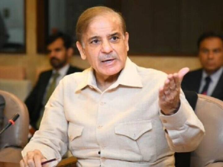 Pakistan PM Called Emergency Meeting Over Tehreek E Taliban Pakistan all three army chiefs Attended पाकिस्तान की सबसे बड़ी टेंशन बना TTP, पीएम हाउस में हुई इमरजेंसी मीटिंग, सेना के तीनों चीफ रहे शामिल