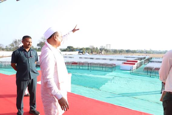 Photo News: 'वादग्रस्त' ठरलेल्या सिल्लोड कृषी महोत्सवाच्या कामाला सुरुवात