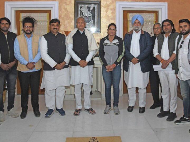 इंटरनेशनल चैंपियनशिप जीतने वाली राजस्थान की पहली महिला बॉडी बिल्डर को सीएम गहलोत ने बधाई दी