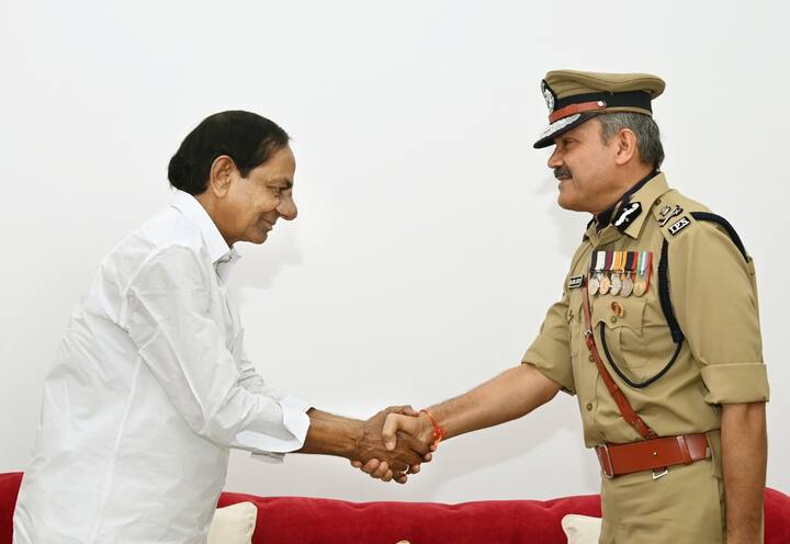 తనకు డీజీపీగా అవకాశం కల్పించినందుకు సీఎం కేసీఆర్ కు అంజనీ కుమార్ కృతజ్జతలు తెలిపారు.