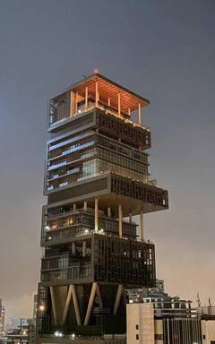 Mukesh Ambani House: 200 करोड़ डॉलर के इस आलीशान घर में रहती है अंबानी फैमिली, देखिए ‘एंटीलिया’ की इनसाइड तस्वीरें