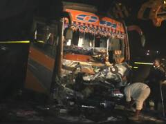 गुजरात के नवसारी में लग्जरी बस और कार की जोरदार भिड़ंत, 9 की मौत, 28 का इलाज जारी