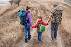 घूमने निकल रहे हैं बाहर तो मोबाइल फोन की सेटिंग ऐसी रखें, सफर में बड़े काम आएंगी