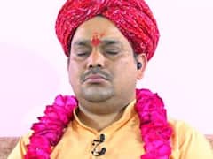 हरियाणा पुलिस के ASI के घर हुई चोरी, चोर को पकड़ने के लिए पंडोखर दरबार में अरदास लेकर पहुंचा ASI