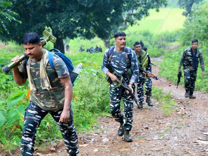 Jharkhand 416 Maoists were arrested in year 11 were killed and 14 surrendered Jharkhand Naxalite: झारखंड में हो रहा लाल आतंक का खात्मा, साल भर में 416 नक्सली गिरफ्तार, 11 मारे गए और 14 ने किया सरेंडर