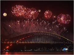 New Year Celebration: सिडनी से लेकर दिल्ली तक...कुछ ऐसे मनाया गया नए साल का जश्न- देखें ये शानदार तस्वीरें