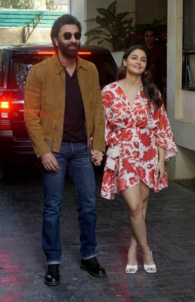 आलिया भट्ट : बॉलीवुड एक्ट्रेस आलिया भट्ट की हॉलीवुड में चर्चा हो रही है, जानिए कैसे? आलिया भट्ट : बॉलीवुड एक्ट्रेस आलिया भट्ट की हॉलीवुड में चर्चा हो रही है, जानिए कैसे?