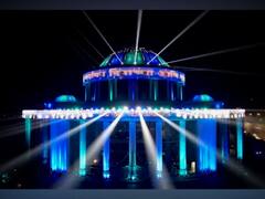 New Year Celebrations : मुंबई, ठाण्यासह उपनगरांमध्ये नवीन वर्षाचं रंगारंग स्वागत, रोषणाईनं सजले रस्ते अन् इमारती