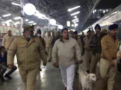 नए साल के जश्न को लेकर पुलिस मुस्तैद, कानपुर सेंट्रल रेलवे स्टेशन पर यात्रियों और सामान की जांच