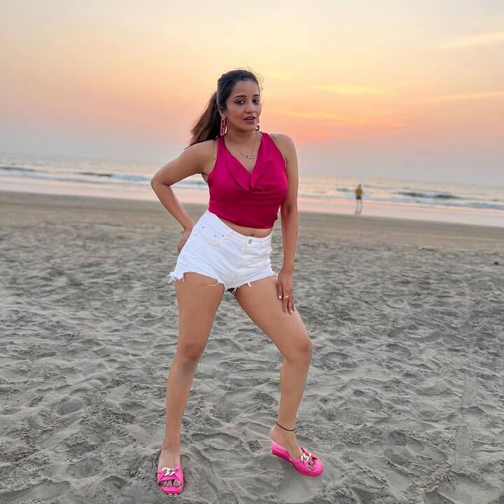 कमेंट बॉक्स में किसी ने उनकी खूबसूरती की तारीफ की है तो किसी ने उन्हें नए साल की बधाई दी है.