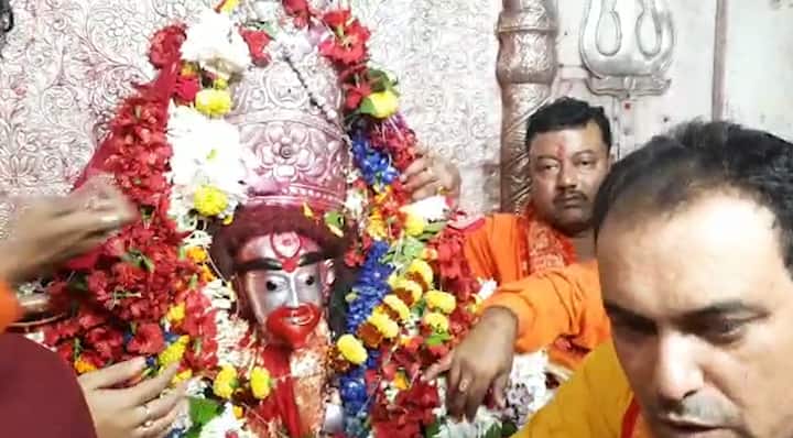 রাত ১টা থেকে কেউ কেউ লাইনে দাঁড়িয়েছেন। ভোর ৫টা থেকে শুরু হয়েছে তারা মায়ের পুজো।