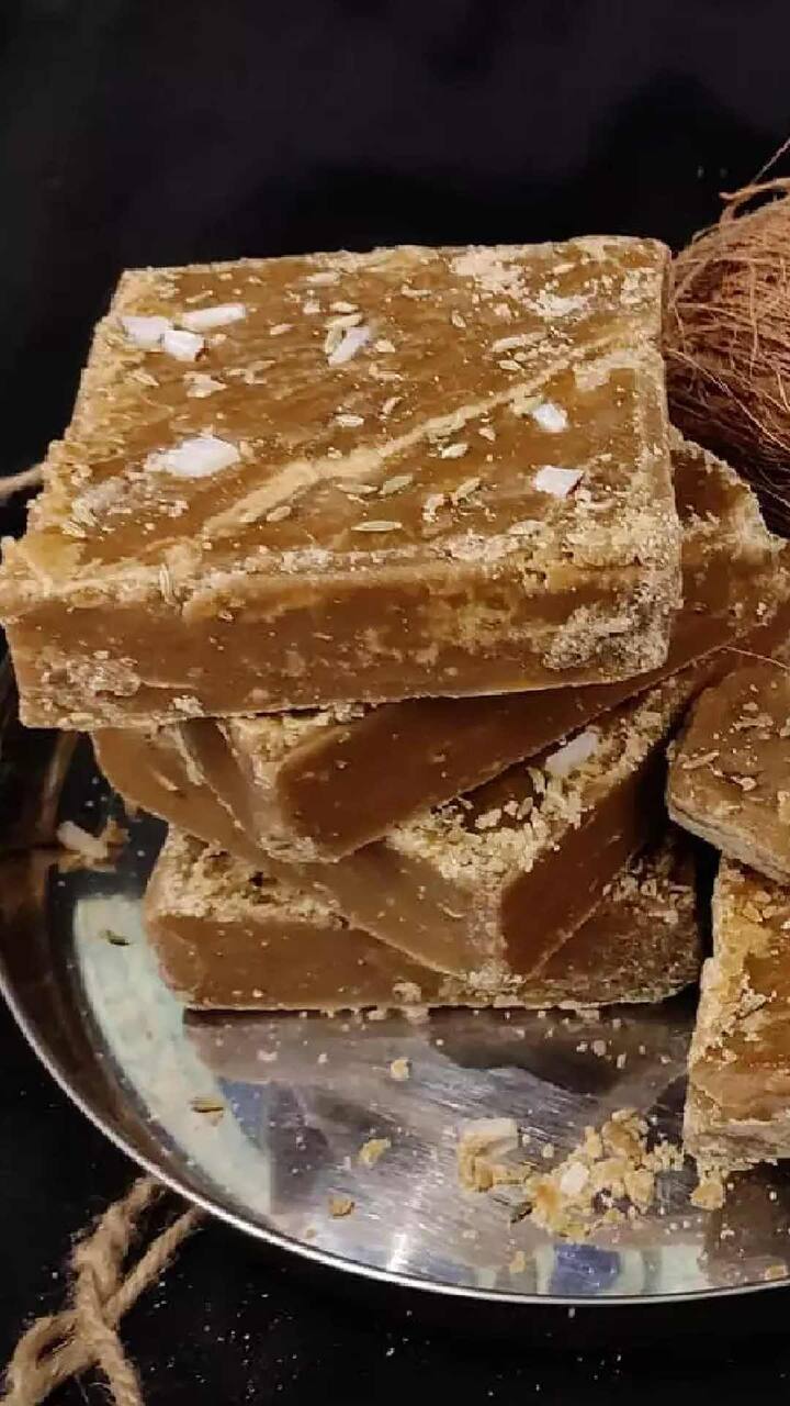गूळ खाल्ल्याने तुमच्या शरीरात उष्णता राहते, त्यासोबतच शरीरातील चयापचय क्रियाही मजबूत होते.