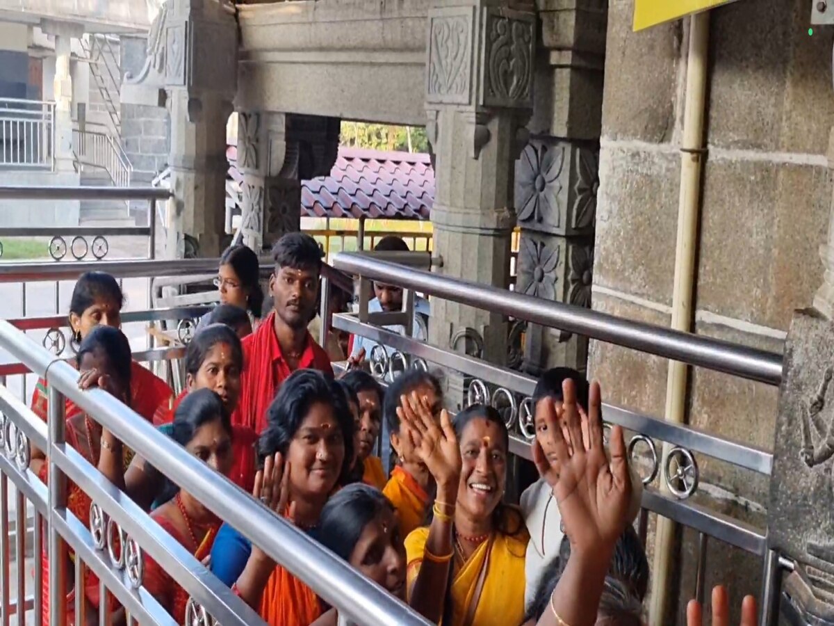 காஞ்சிபுரம் : ஆங்கில புத்தாண்டு பிறந்ததை ஒட்டி சுவாமி தரிசனம்..! கோவில்களில் குவிந்து வரும் பக்தர்கள் கூட்டம்...!