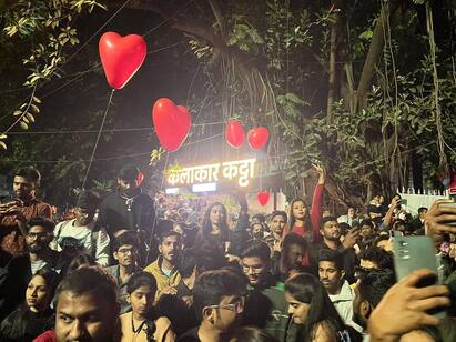 दोन वर्षानंतर पुणेकरांनी जल्लोषात नव वर्षाचं स्वागत केलं.