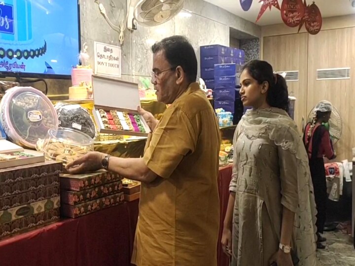 மயிலாடுதுறையில் புத்தாண்டு சிறப்புக் கண்காட்சி: 500 வகையான மாடல்களில் கேக் - அசந்து போன பொதுமக்கள்!