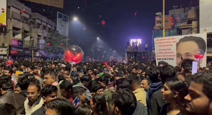 पुण्यात पाच हजार पोलीस तैनात करण्यात आले होते.