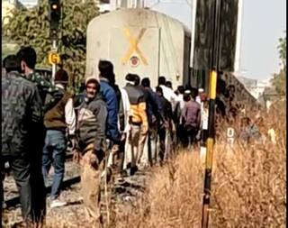 Rajkot: રાજકોટમાં યુવકે ટ્રેન નીચે પડતું મુકી મોતને વ્હાલું કરતા ખળભાળાટ