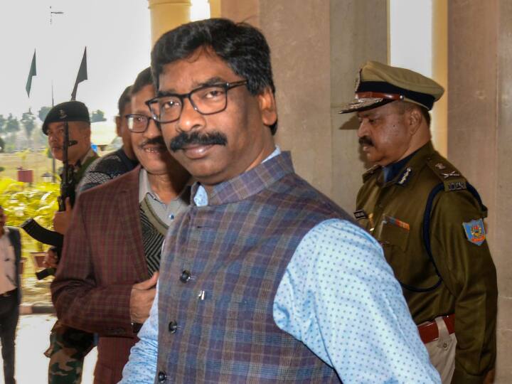 Jharkhand News: झारखंड के सियासी पिच पर सधी बल्लेबाजी कर रहे हेमंत सोरेन, BJP भी शाख बनाने में जुटी Jharkhand CM Hemant Soren Working hard in political pitch BJP busy to reunite Home Minister Shah will reach on January 7 Jharkhand News: झारखंड के सियासी पिच पर सधी बल्लेबाजी कर रहे हेमंत सोरेन, BJP भी शाख बनाने में जुटी