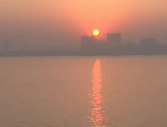 New Year 2023: नए साल का पहला सूर्योदय, कोलकाता के हावड़ा ब्रिज और मुंबई की खूबसूरत तस्वीरें New Year 2023: नए साल का पहला सूर्योदय, कोलकाता के हावड़ा ब्रिज और मुंबई की खूबसूरत तस्वीरें