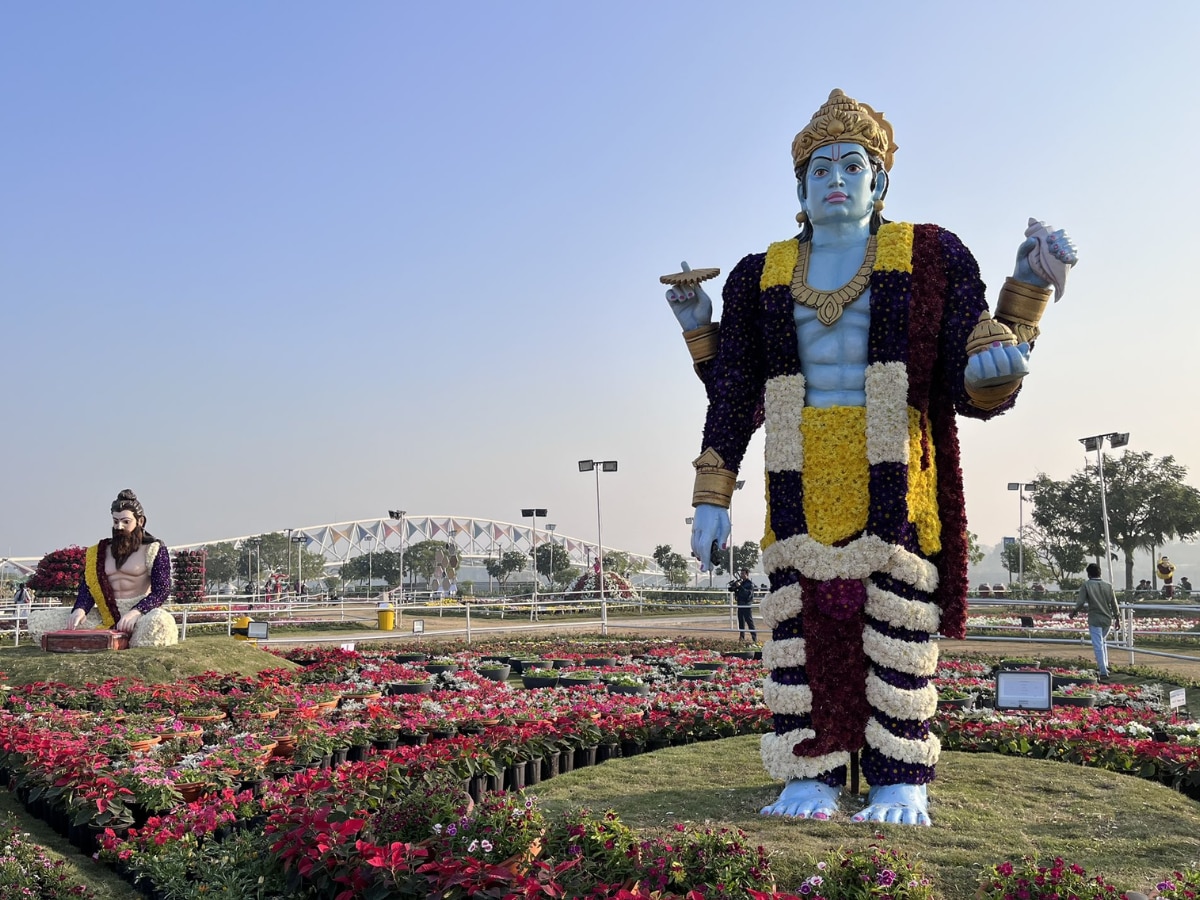 The Magnificient Flower Show At Ahmedabad Begins Today. See Pics