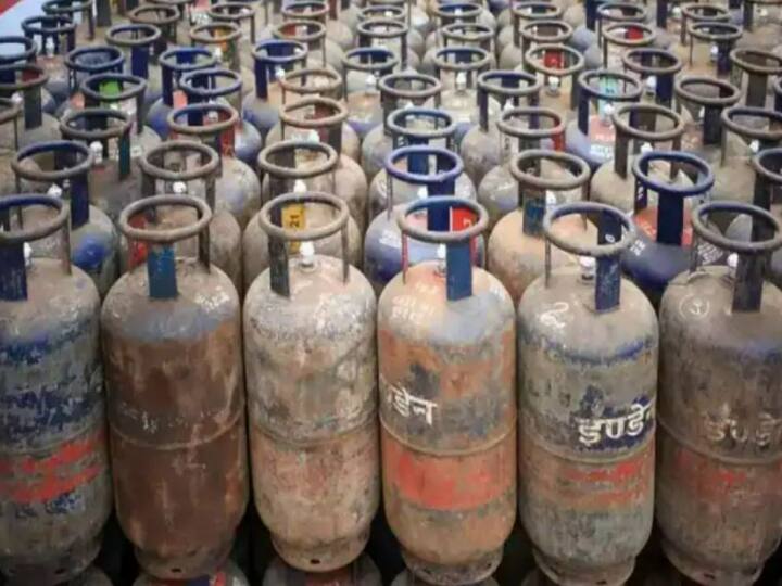 Commercial Gas Cylinder Price Hike Delhi commercial lpg gas cylinder price increased ann Commercial Gas Cylinder Price Hike: नए साल पर महंगाई का झटका, दिल्ली में कमर्शियल गैस सिलेंडर की कीमत में इजाफा