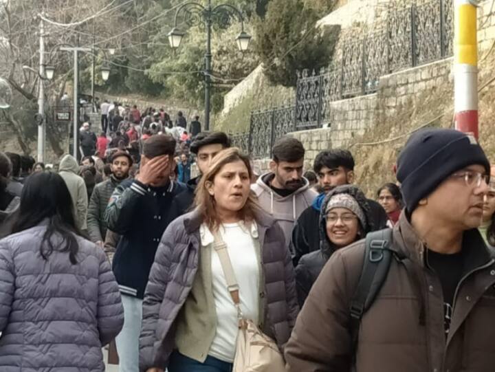 New Year 2023 Himachal Pradesh Tourism News Huge crowd of tourists in Shimla on the first day of new year ann Shimla News: नए साल पर शिमला में आया टूरिस्ट्स का सैलाब, पर्यटन निगम बोला- इस बार टूटेंगे सारे रिकॉर्ड