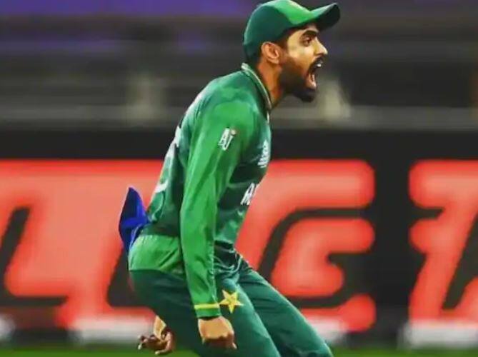 ਪਾਕਿਸਤਾਨੀ ਕਪਤਾਨ ਬਾਬਰ ਆਜ਼ਮ ਦਾ ਸੀਮਤ ਓਵਰਾਂ 'ਚ ਰਿਕਾਰਡ ਸ਼ਾਨਦਾਰ ਹੈ। ਹਾਲਾਂਕਿ ਇਸ ਸਾਲ ਬਾਬਰ ਆਜ਼ਮ ਕੋਲ ਵਨਡੇ ਕ੍ਰਿਕਟ 'ਚ ਸਭ ਤੋਂ ਤੇਜ਼ 5000 ਦੌੜਾਂ ਬਣਾਉਣ ਦਾ ਮੌਕਾ ਹੋਵੇਗਾ। ਦਰਅਸਲ, ਇਸ ਰਿਕਾਰਡ ਲਈ ਬਾਬਰ ਆਜ਼ਮ ਨੂੰ 10 ਪਾਰੀਆਂ 'ਚ 336 ਦੌੜਾਂ ਬਣਾਉਣੀਆਂ ਪੈਣਗੀਆਂ ਜੇਕਰ ਪਾਕਿਸਤਾਨੀ ਕਪਤਾਨ ਅਜਿਹਾ ਕਰਨ 'ਚ ਸਫਲ ਰਹਿੰਦਾ ਹੈ ਤਾਂ ਉਹ ਵਨਡੇ ਕ੍ਰਿਕਟ ਇਤਿਹਾਸ 'ਚ ਸਭ ਤੋਂ ਤੇਜ਼ 5000 ਦੌੜਾਂ ਬਣਾਉਣ ਵਾਲਾ ਬੱਲੇਬਾਜ਼ ਬਣ ਜਾਵੇਗਾ।