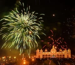 Happy New Year 2023: ভিক্টোরিয়া থেকে তাজ, বারাণসী থেকে শিমলা- নামল পর্যটকদের ঢল