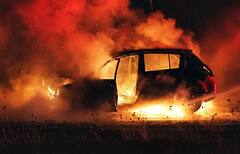 Auto Tips: શિયાળામાં પણ આ કારણોથી લાગી શકે છે કારમાં આગ, જાણો તમારે કઇ વાતનું રાખવું જોઇએ ધ્યાન