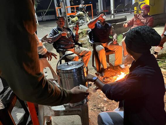 In Pictures: Thank you Police Uncle! If you are tired, have some tea; Pune's youth celebrate 31st festival without parties In Pictures: Thank you Police Uncle! If you are tired, have some tea; Pune's youth celebrate 31st festival without parties