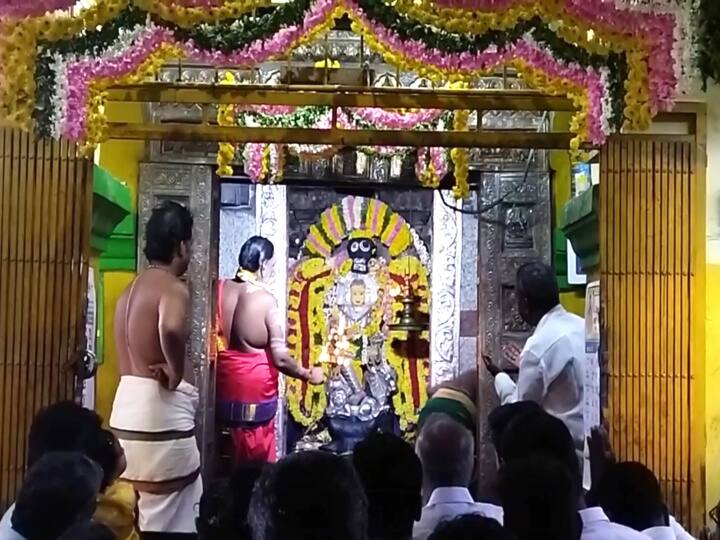 புனித அந்தோணியார் ஆலயத்தில் தீச்சட்டி ஏந்தி அங்கப்பிரதட்சணம் செய்து பக்தர்கள் வழிபாடு