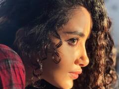 Anupama Parameswaran: ఓర చూపులతో ఆకట్టుకుంటున్న అనుపమ