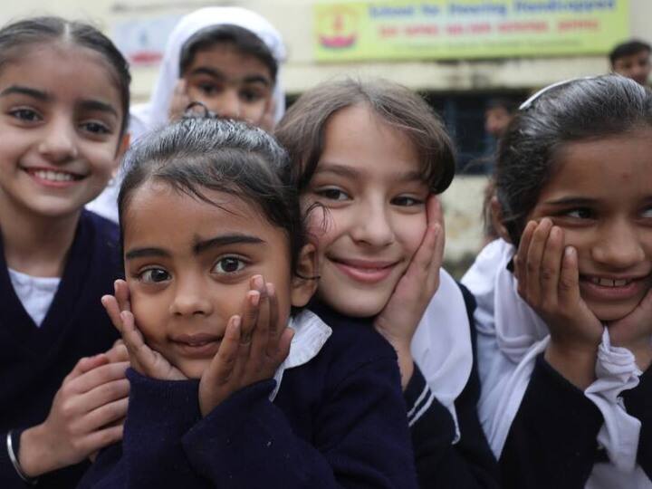 Investment Plans: बच्चों की पढ़ाई से लेकर शादी तक की टेंशन खत्म! नए साल पर यहां करें निवेश, मिलेगा जबरदस्त रिटर्न Investment Plans For Child Invest option for 2023 you will get Double return in these schemes Investment Plans: बच्चों की पढ़ाई से लेकर शादी तक की टेंशन खत्म! नए साल पर यहां करें निवेश, मिलेगा जबरदस्त रिटर्न