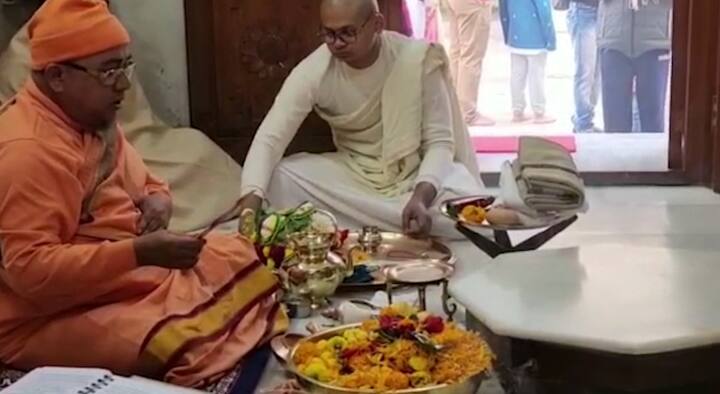 সারাদিন ধরে চলবে পুজোপাঠ। সকাল থেকে কামারপুকুরে ভিড় করেছেন ভক্তরা।