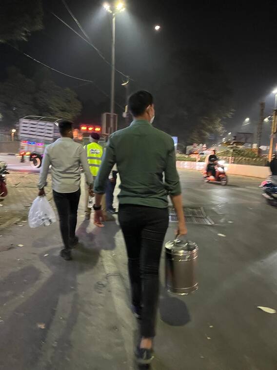 In Pictures: Thank you Police Uncle! If you are tired, have some tea; Pune's youth celebrate 31st festival without parties In Pictures: Thank you Police Uncle! If you are tired, have some tea; Pune's youth celebrate 31st festival without parties