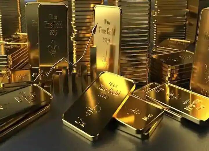 Gold Rate Today : नवीन वर्ष 2023 ची सुरुवात झाली आहे. नवीन वर्षाच्या सुरुवातीलाच गॅस सिलेंडरचे दर वाढले त्याबरोबरच सोन्या-चांदीच्या किंमतीतही वाढ झाली आहे.
