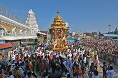 Vaikunta Ekadasi 2023: వైకుంఠ ఏకాదశి - స్వర్ణరధంపై తిరుమాఢ వీధుల్లో‌ మలయప్ప స్వామి ఊరేగింపు!