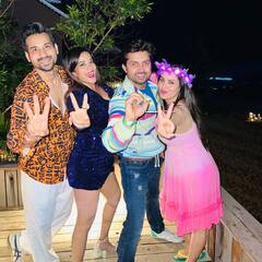 In Pics: न्यू ईयर पार्टी में पति विक्रांत के साथ कोज़ी हुईं मोनालिसा, ब्लू शॉर्ट ड्रेस में दिखीं हसीन