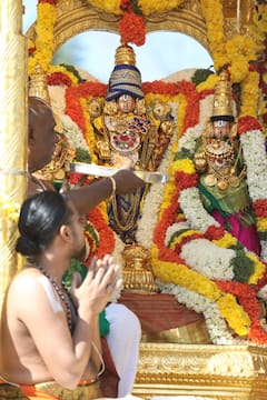Vaikunta Ekadasi 2023: వైకుంఠ ఏకాదశి - స్వర్ణరధంపై తిరుమాఢ వీధుల్లో‌ మలయప్ప స్వామి ఊరేగింపు!