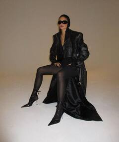 Kylie Jenner PHOTO: હાડ થિજાવતી ઠંડીમાં ડીપનેક ડ્રેસ પહેરી આ અભિનેત્રીએ આપ્યા કિલર પોઝ