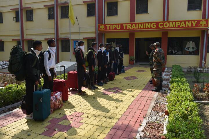 प्रशिक्षण केंद्रावर दाखल झालेले सर्व 112 अग्निवीर सहा महिने याच केंद्रावर निवासी प्रशिक्षण घेणार आहेत.