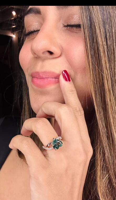 कौन हैं शाहरुख खान की ऑनस्क्रीन बेटी 'अंजली' यानी Sana Saeed के मंगेतर? सोशल मीडिया पर वायरल हैं सगाई की तस्वीरें कौन हैं शाहरुख खान की ऑनस्क्रीन बेटी 'अंजली' यानी Sana Saeed के मंगेतर? सोशल मीडिया पर वायरल हैं सगाई की तस्वीरें