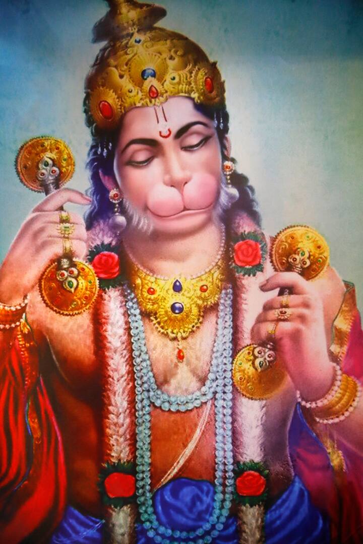 নিয়ম করে হনুমানজির পুজো করলে আপনার মনের ইচ্ছাপূরণ হয় এবং আপনি মনের মত চাকরি পেতে পারেন।