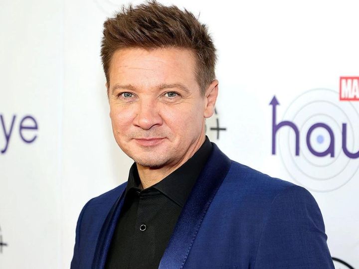 Jeremy Renner: கொட்டிய பனி.. கட்டுப்பாட்டை இழந்த வாகனம்.. விபத்தில் சிக்கி படுகாயமடைந்த அவெஞ்சர்ஸ் பட நாயகன்..!